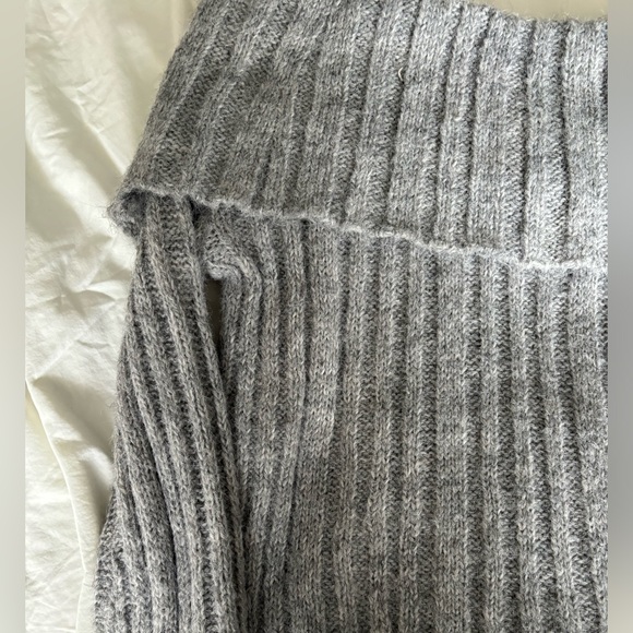 Women’s H&M cozy off the shoulder sweater top Size M - Picture 7 of 7